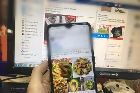 Một số thực phẩm bán qua mạng khó truy xuất nguồn gốc. Ảnh: HẠ QUYÊN