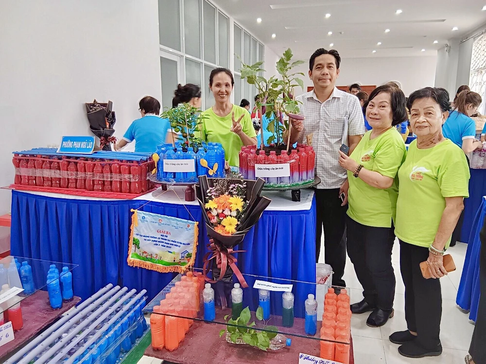 Nhiều vật dụng hữu ích được tái chế từ rác