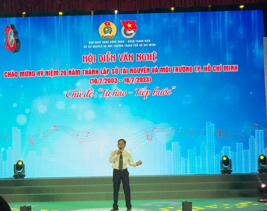 Cụm 3- phòng TN&MT biểu diễn biểu diễn tiết mục đơn ca Cụm 3- phòng TN&MT biểu diễn biểu diễn tiết mục đơn ca