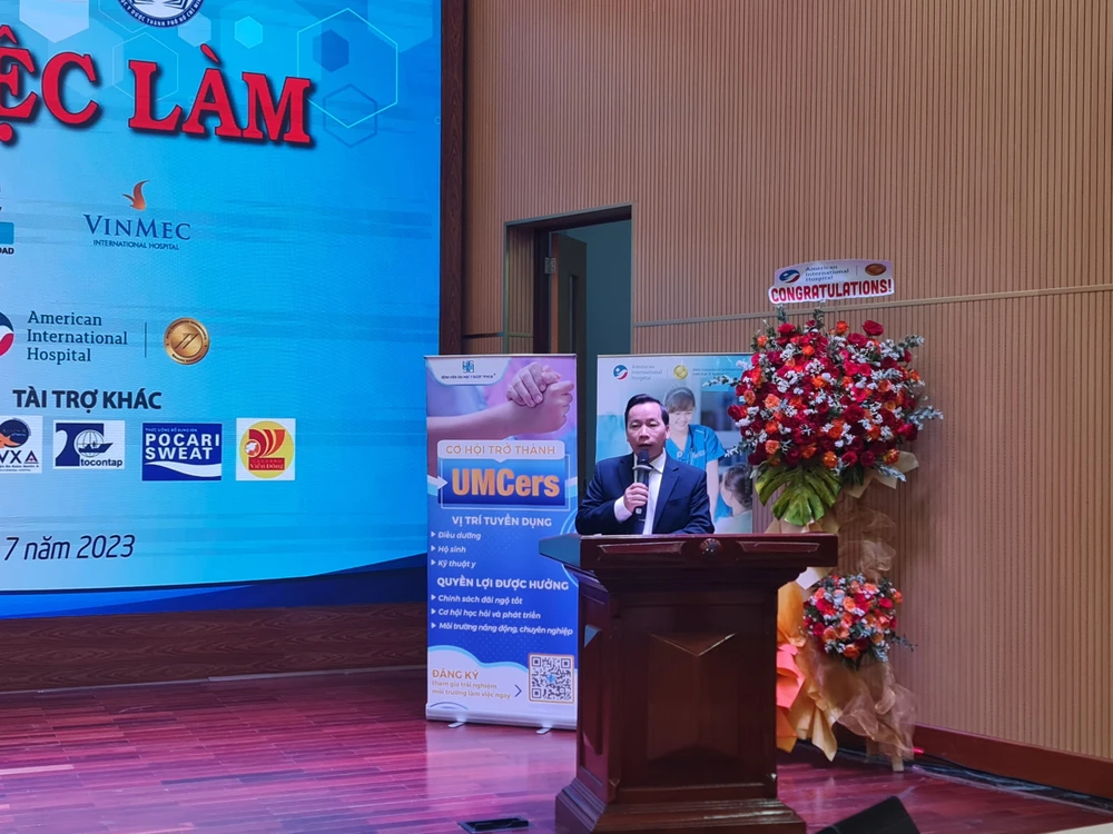 PGS-TS-BS Nguyễn Văn Chinh phát biểu tại ngày hội việc làm lần thứ V. Ảnh: NV