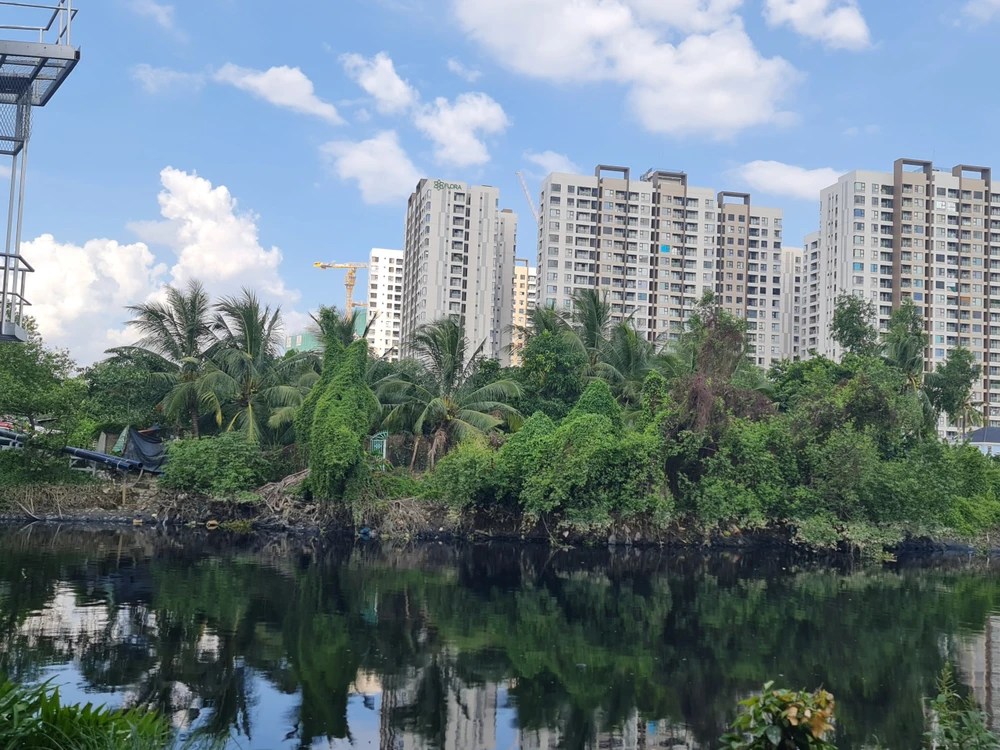 Một số nơi còn trường hợp tái lấn chiếm gây khó khăn trong quá trình thực hiện dự án. Ảnh: NGUYỄN CHÂU Một số nơi còn trường hợp tái lấn chiếm gây khó khăn trong quá trình thực hiện dự án. Ảnh: NGUYỄN CHÂU