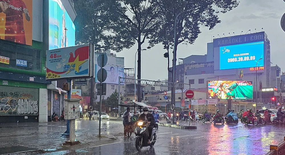 mua khu vuc quan 1.jpg