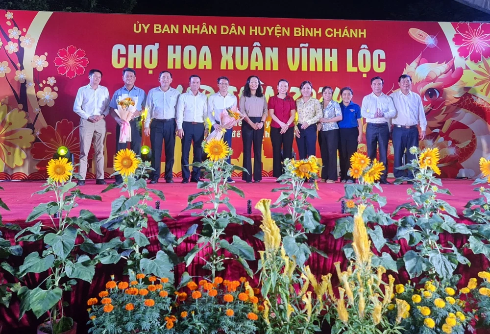 Huyện Bình Chánh mở hàng trăm gian hàng cây kiểng, hoa xuân dịp Tết Giáp Thìn 2024