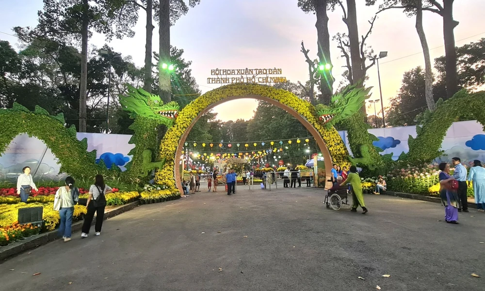 khai mac hoi hoa xuan5.jpg