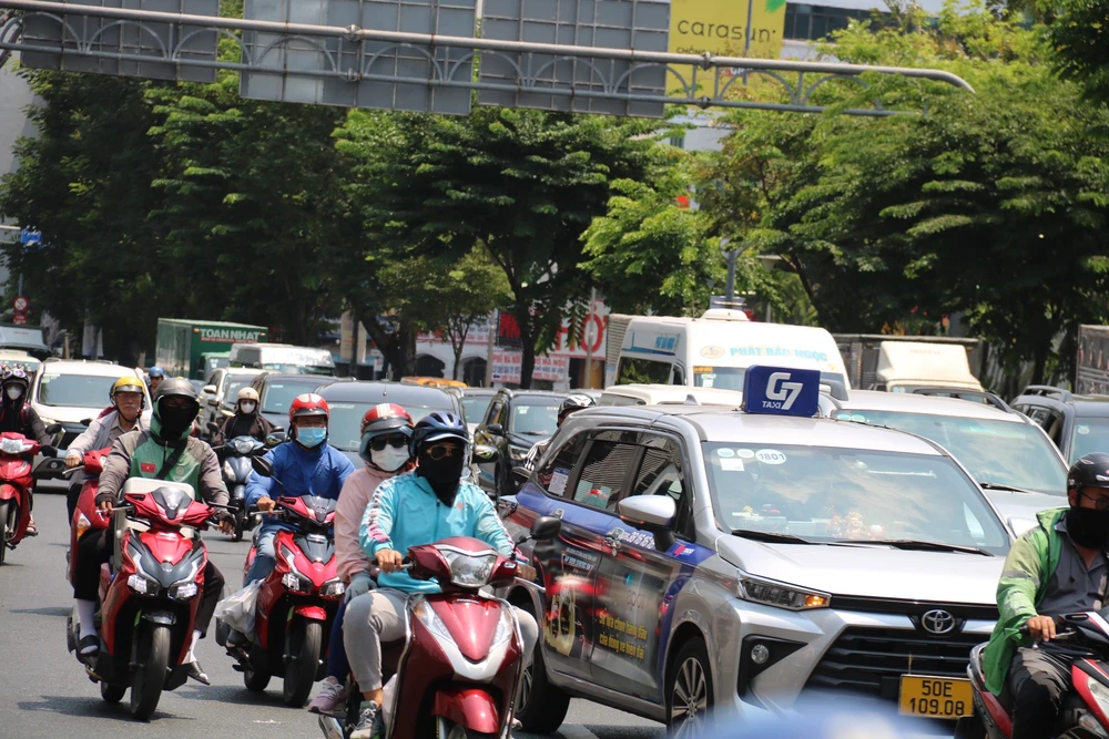 Dự báo ngày 13-4, nắng nóng ở gay gắt ở TP.HCM, nhiệt độ cao nhất có nơi lên đến 39 độ C