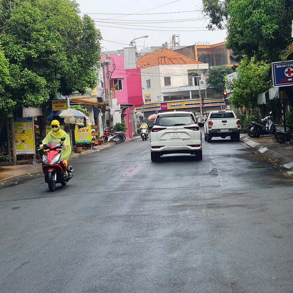 mua o quan tan phu.jpg