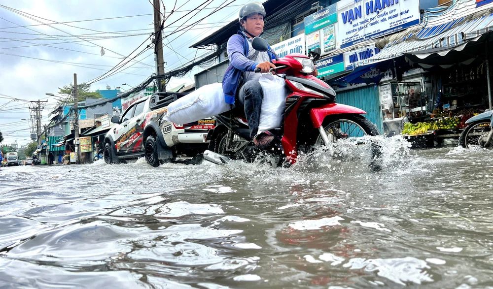 triều cường vẫn dâng cao-1.jpg