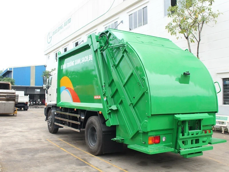 Chủ tịch UBND TP.HCM: Nghiên cứu cho xe thu gom rác chạy trong giờ cao điểm