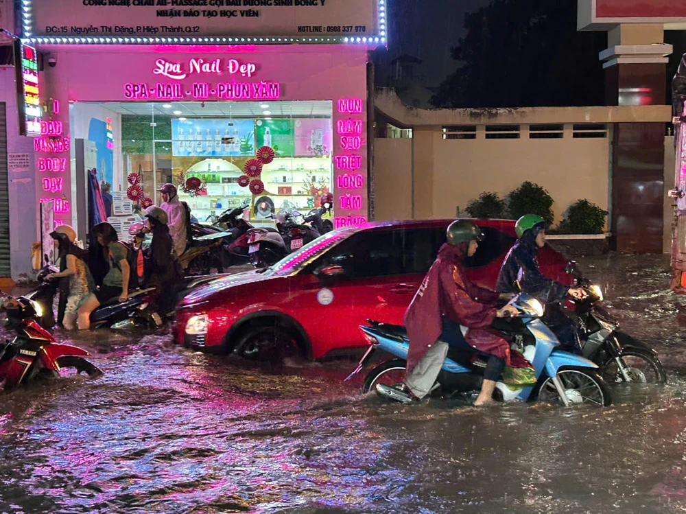 mưa kép dài quận 12 1.jpg