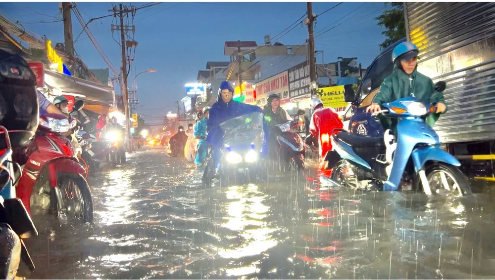 mưa kép dài tp thủ đức.jpg