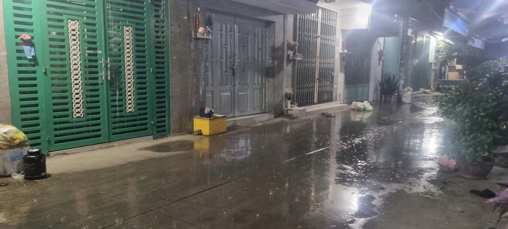 mưa trái mùa ở TP 1.jpg