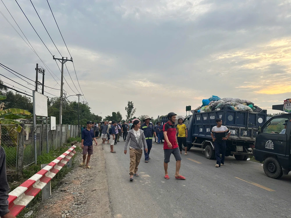 rác ùn ứ tại hóc môn-2.jpg
