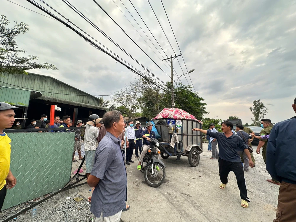 rác ùn ứ tại hóc môn 3.jpg