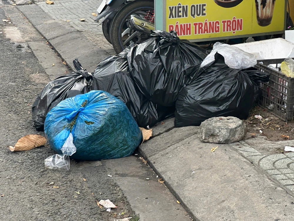 rác ùn ứ tại hóc môn 4.jpg