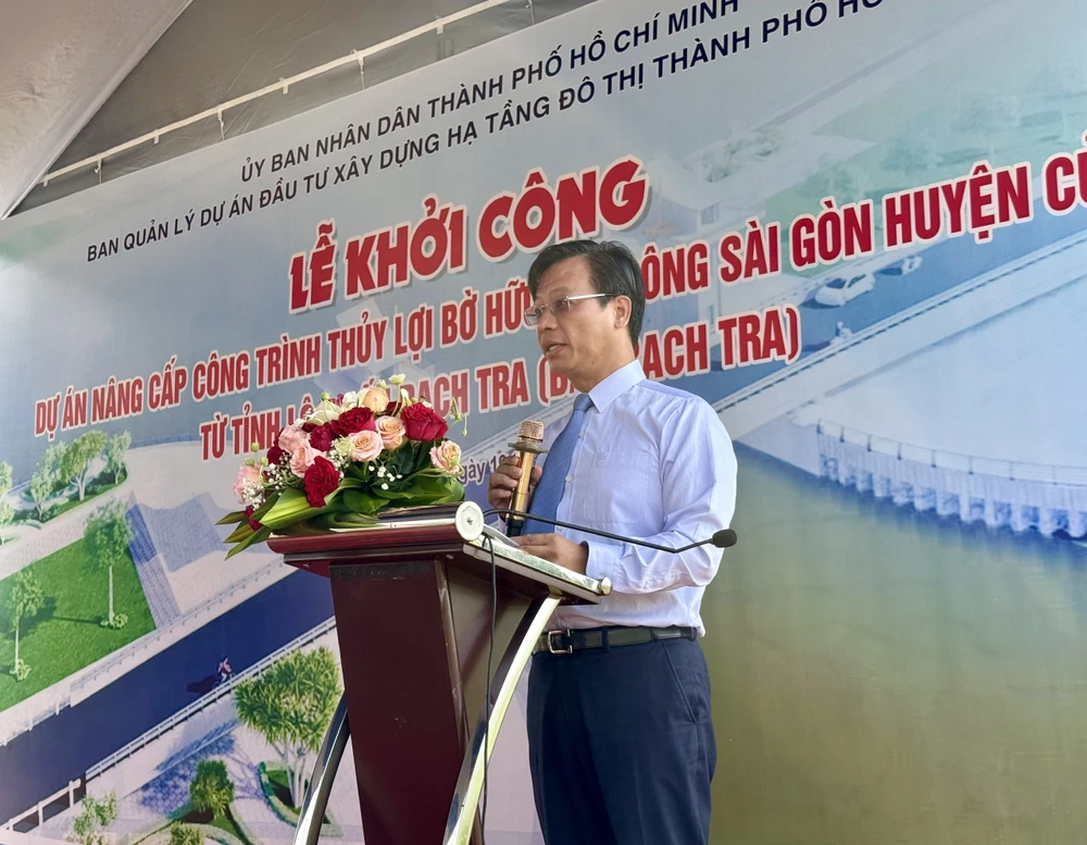 chống triều cường anh Phúc.jpg