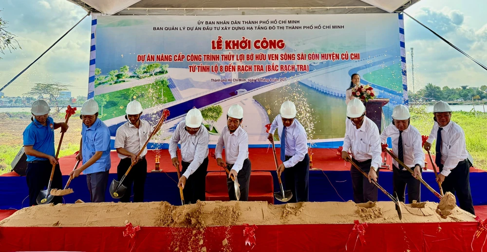 TP.HCM khởi công dự án chống triều cường, ngăn ngập ven sông Sài Gòn