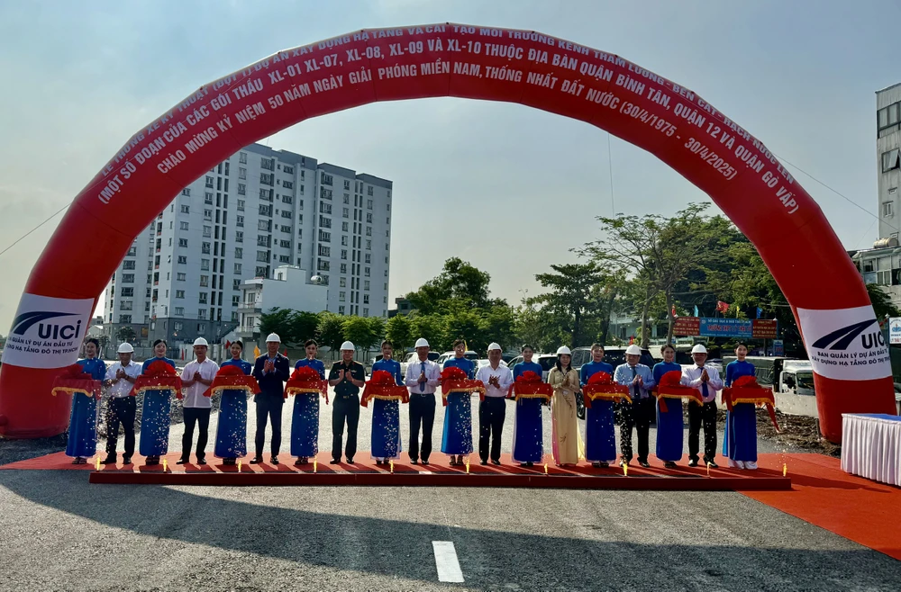 Thông xe kỹ thuật nhiều đoạn của dự án cải tạo kênh Tham Lương - Bến Cát - rạch Nước Lên