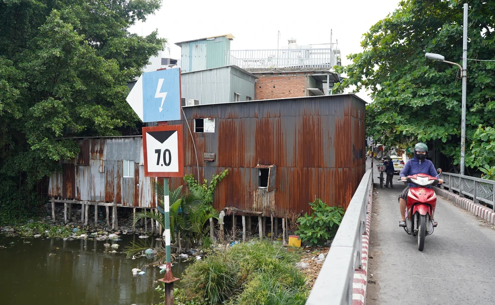 rạch xuyên tâm 1 z6584099861048_fc31274f3c560438808c630854d7d828.jpg