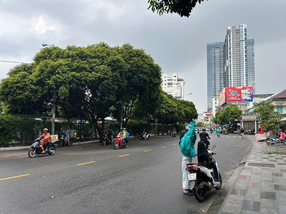 mưa xuất hiện quận 1.jpg