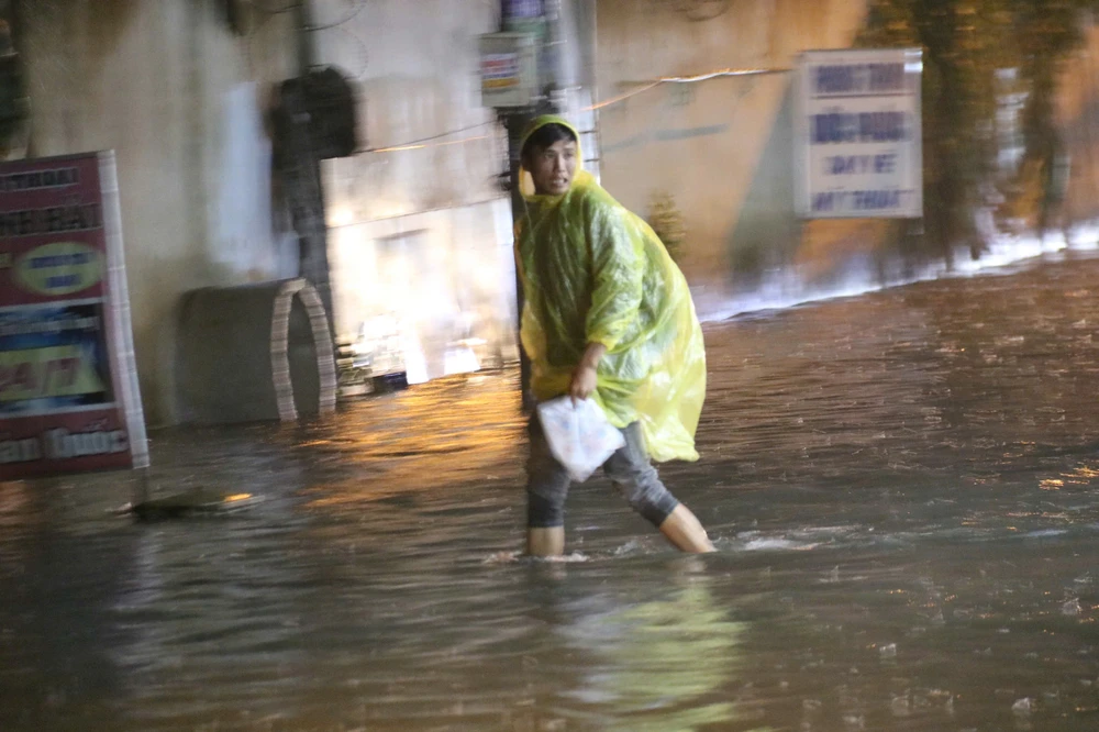 ấp thấp nhiệt đới mưa ngập ở bình tân 2.jpg