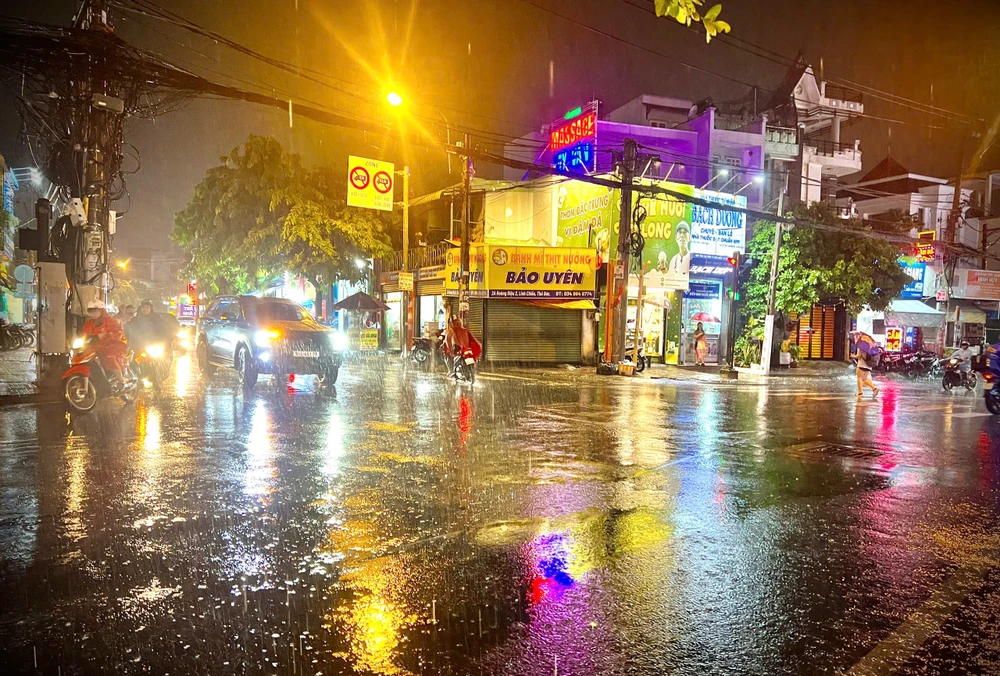 ấp thấp nhiệt đới mưa ngập ở TP Thủ đức.jpg