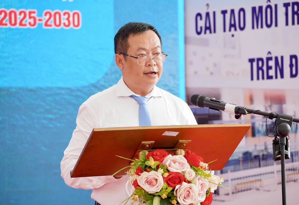 Ông Phạm Quang Tú, Chủ tịch UBND phường Chánh Hưng phát biểu tại lễ khởi công.