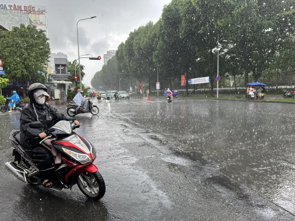 TP.HCM và các tỉnh Nam Bộ mưa 'dầm dề' đến khi nào thì giảm?