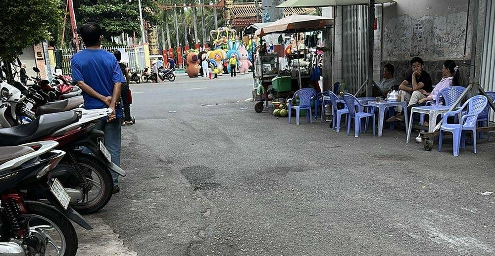 TP.HCM tăng cường xử lý các trường hợp lấn lề đường, vỉa hè để kinh doanh buôn bán