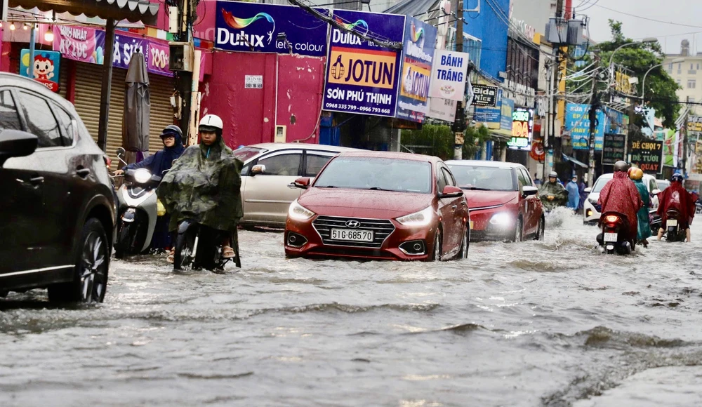 Vì sao mưa gia tăng ở TP.HCM và các tỉnh Nam Bộ trong những ngày tới?