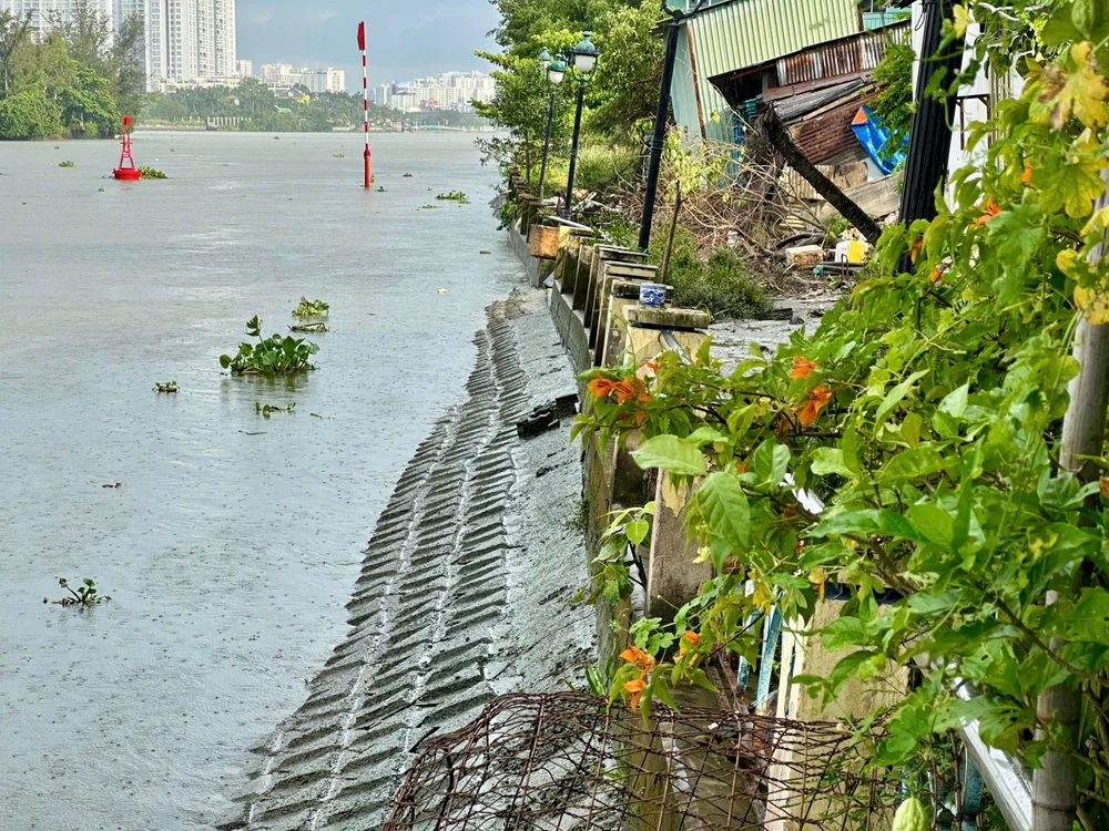 SẠT LỞ BỜ KÈ 2.jpg