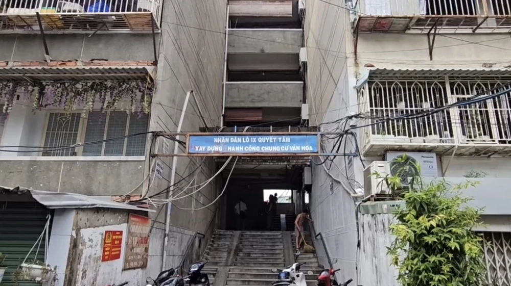 TP.HCM hiện còn nhiều chung cư cũ cần cải tạo. Ảnh: NV