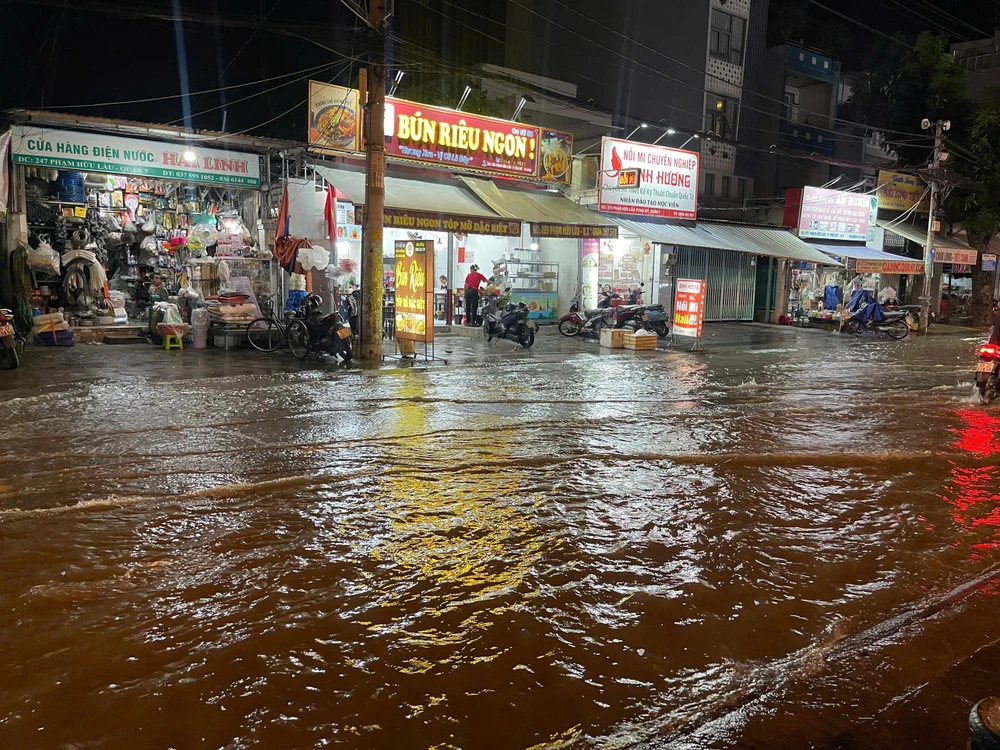ngập do triều cường và mưa 3.jpg