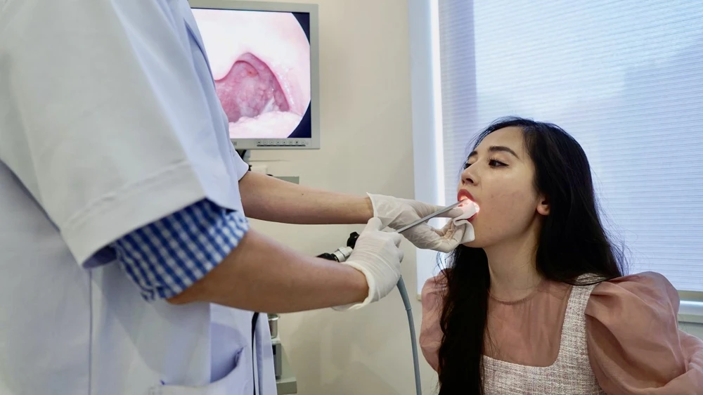 hóc xương dị vật cổ họng 2.jpg