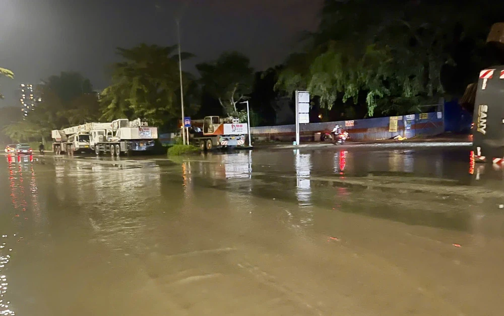 triều cường kèm mưa 3.jpg