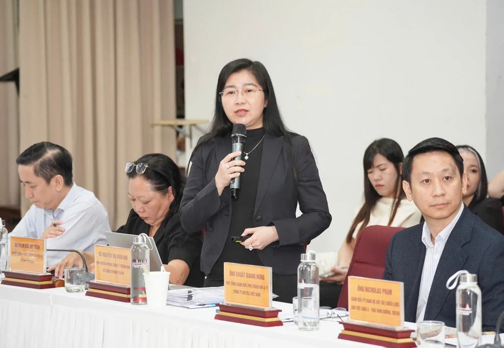 yến nhi- tọa đàm qluật quảng cáo.jpg