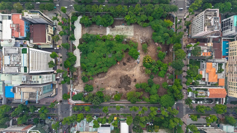 khu đất tróng làm vườn hoa.jpg