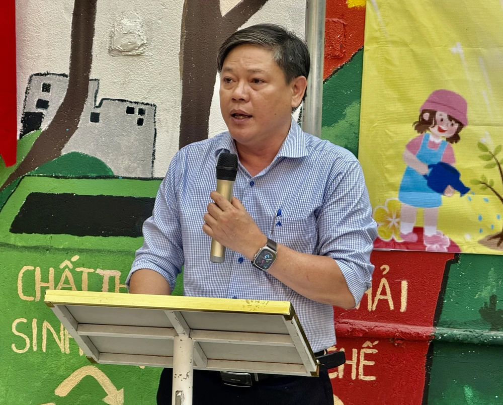 công viên phường trung mỹ tây 1.jpg