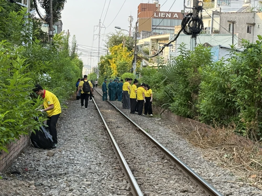 rác thải cồng kềnh 2.jpg