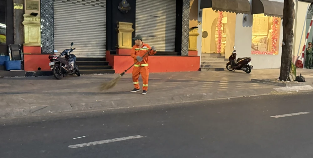 vệ sinh mặt đường.jpg