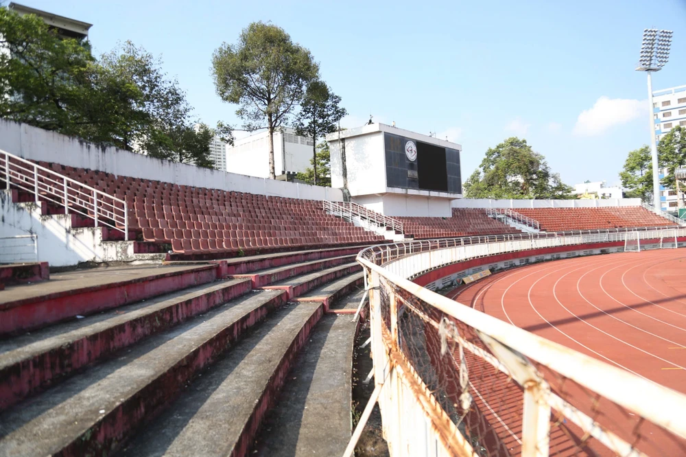 sân vận động thống nhất 4.jpg