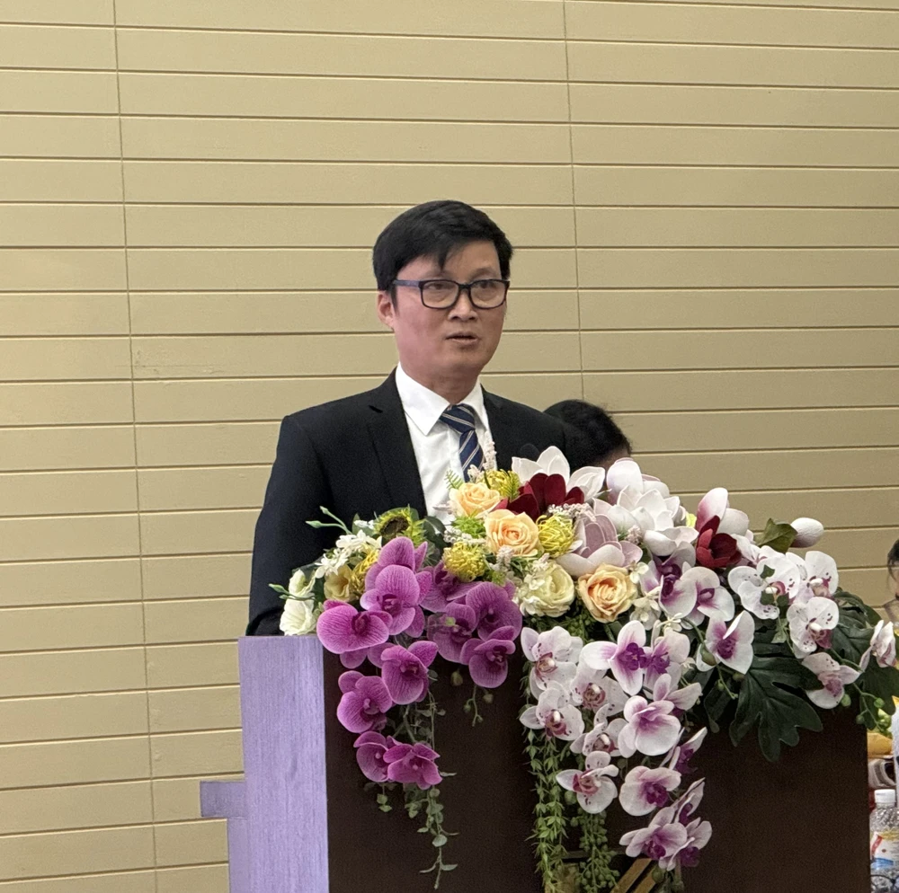 hiệu trường trường DH KT _tod.jpg