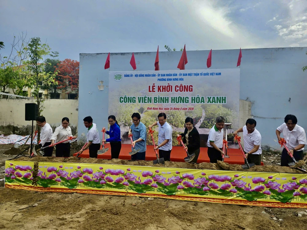 công viên bình hưng hòa 2.jpg