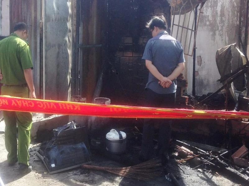 Đốt nhà vì bị trách gặp vợ bạn mà không chào ảnh 1