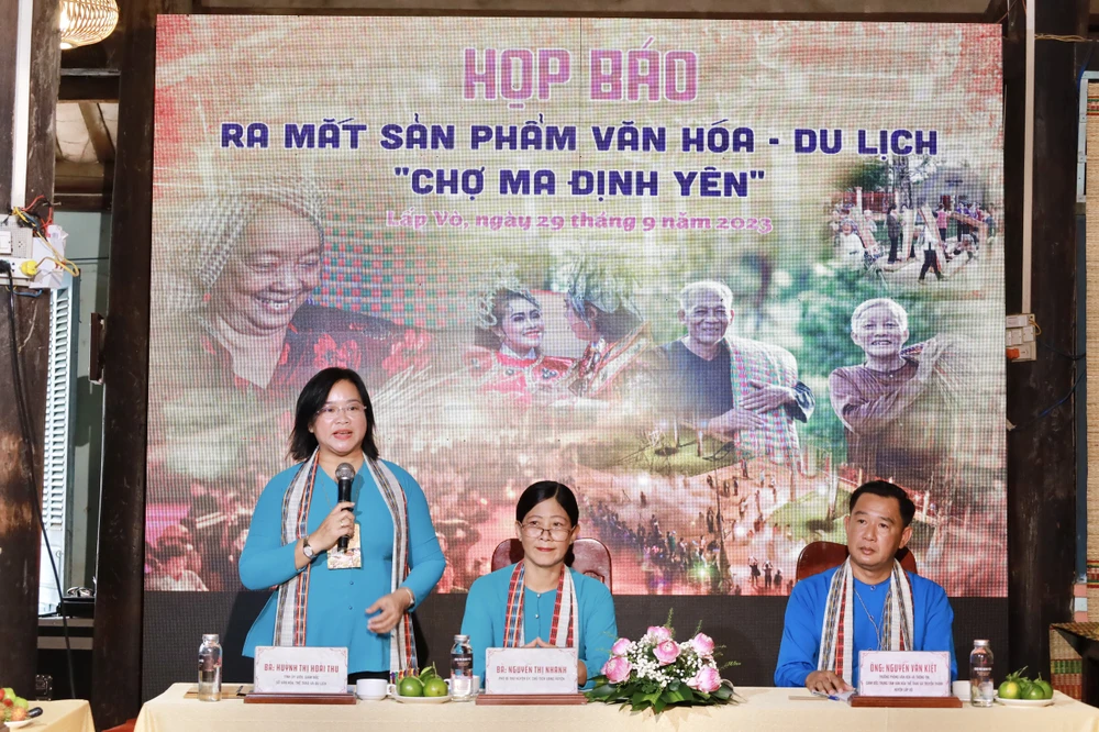 dong-thap-tao-hien-cho-chieu-dem-bang-san-pham-du-lich-cho-ma-dinh-yen-6.jpg