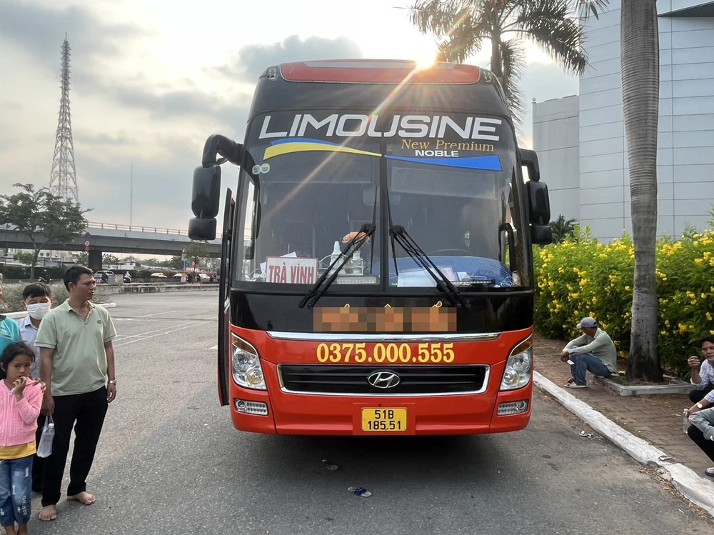 Tiếp tục phát hiện một xe khách nhồi nhét 53 hành khách