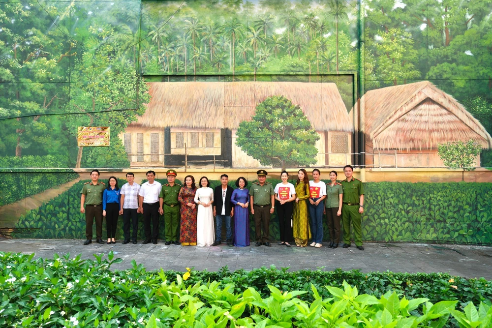 Công trình bích họa của Công an TP.HCM giúp 'nhân cái đẹp, dẹp cái xấu'