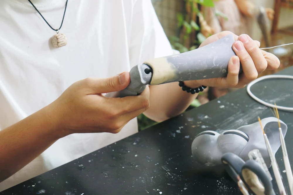 Gen Z ở TP.HCM làm búp bê khớp cầu giá hàng chục triệu đồng