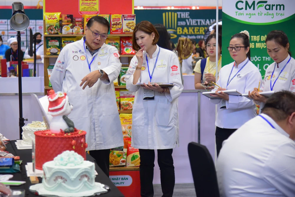 500-dau-bep-tranh-tai-tai-cuoc-thi-lam-banh-quoc-te-post0.html 4.jpg