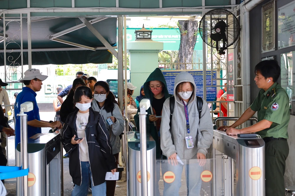 Giới trẻ TP.HCM tìm về các bảo tàng lịch sử trước thềm 30-4