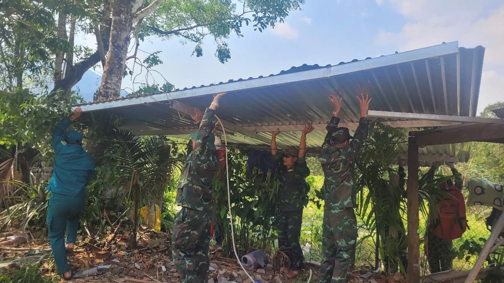 Quảng Ngãi: Khắc phục sự cố giông lốc mạnh, mưa đá gây ảnh hưởng tới gần 100 nhà dân